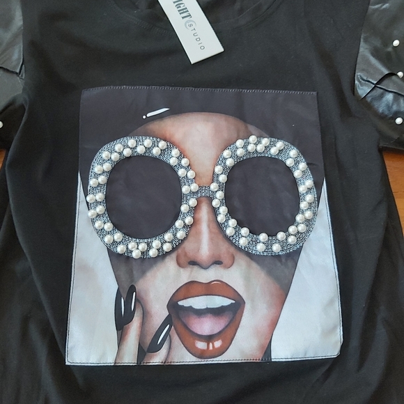 Super gorgeous women top with faux leather and pearls - Picture 2 of 2